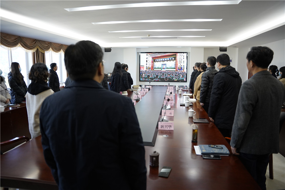 学校组织党员干部职工收听收看江泽民同志追悼大会