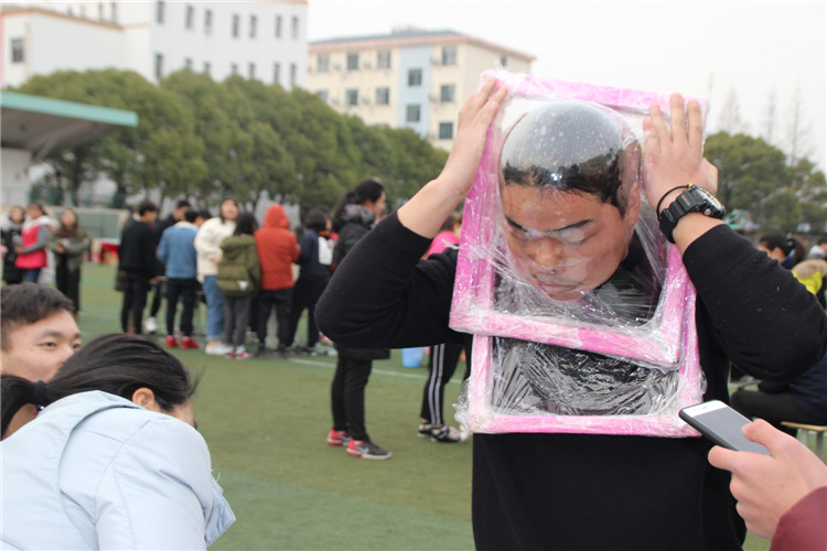 迎新大狂欢，拥抱新时代